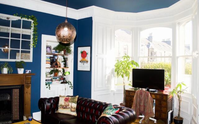 Bright Flat in Edinburgh With Private Garden