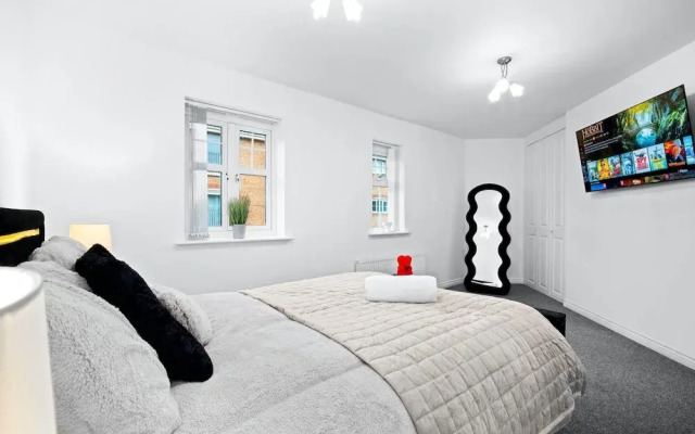 Tipton Escape Haven - 3 Bed House