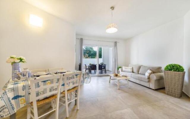 Caneis Apartments