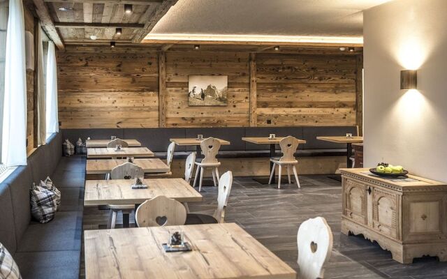 Martina Breakfast Lodge