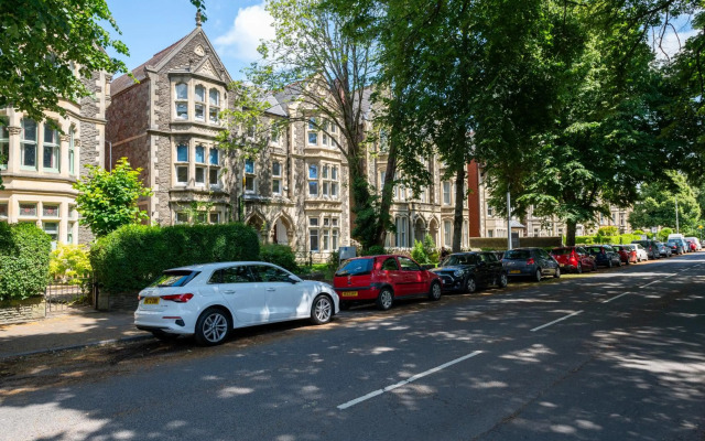 Entire 2 Bedroom Apartment In Central Cardiff