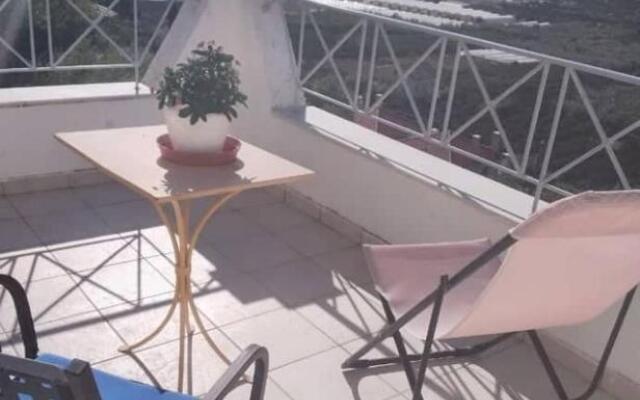 West Red Rock and View Leonidio maisonette studio