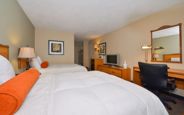 Lamplighter Inn & Suites - North
