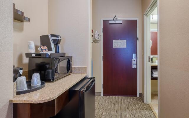 Holiday Inn Express Hotel & Suites DALLAS WEST, an IHG Hotel