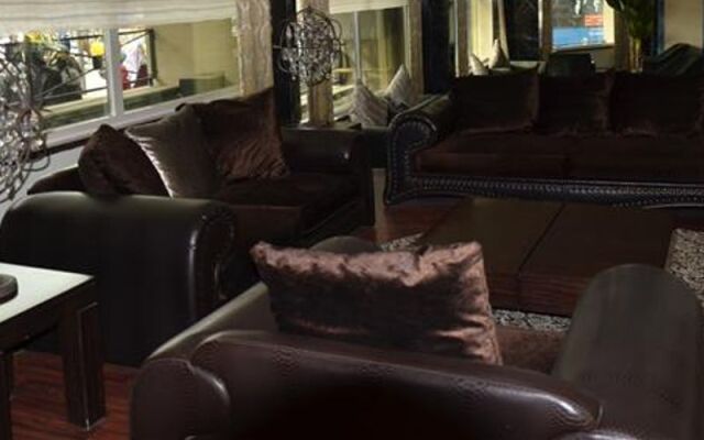 Tilmen Hotel