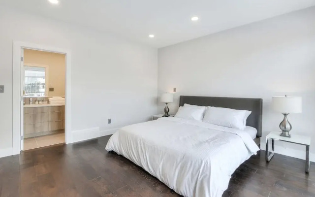 New Luxury Townhome 27