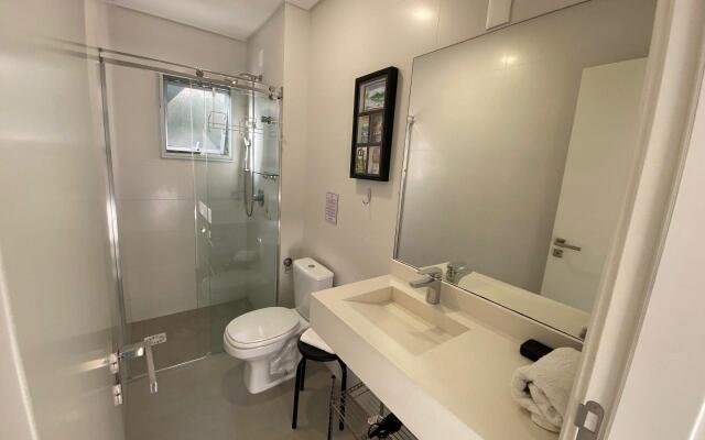 150m da Praia de Jurere - Excelente Apartamento