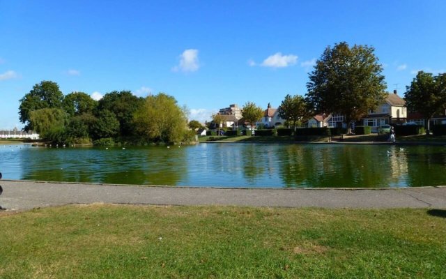 Elegant 2 Bed Georgian Apartment in Herne Bay