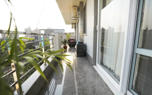 Modern City Service Apartment