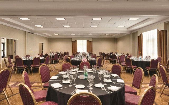 DoubleTree by Hilton Milwaukee - Brookfield