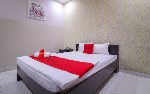 RedDoorz @ Phan Huy Ich Street