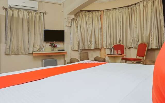 OYO 23711 Hotel Tushar
