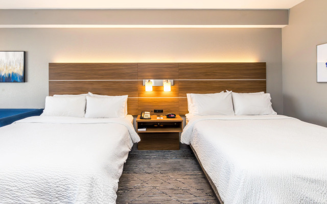 Holiday Inn Express & Suites Louisville Downtown by IHG