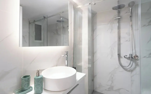 Cozy Apartment in Athens With Balcony, 5 Minutes To Metro