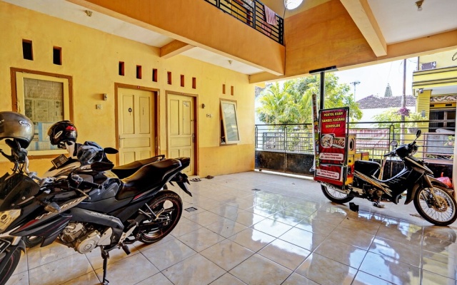 Hotel O Lili Kost SyariahNearKetapang Royal City