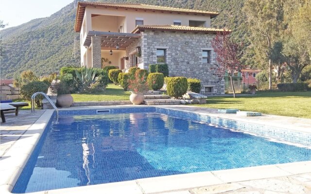 Nice Home in Skaloma Nafpaktos With Wifi and 4 Bedrooms