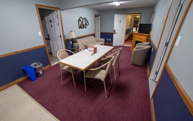 Peaks Lodge
