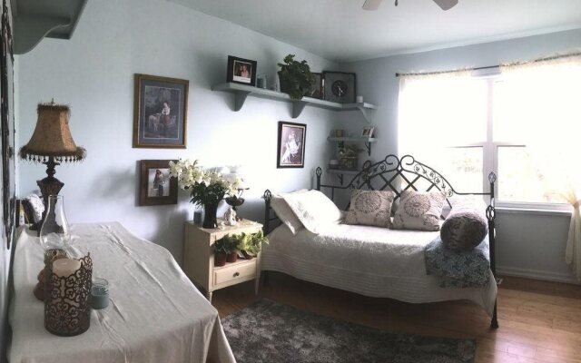 Dionna's Bed & Breakfast