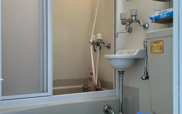 Higashi Shinjuku Station is a 3-minute walk, Shin-Okubo Station is a 7-minute walk,Shinjuku Station – Bathroom – Tokyo