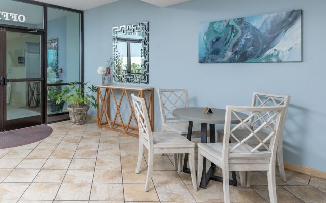 Phoenix All Suites by Brett Robinson