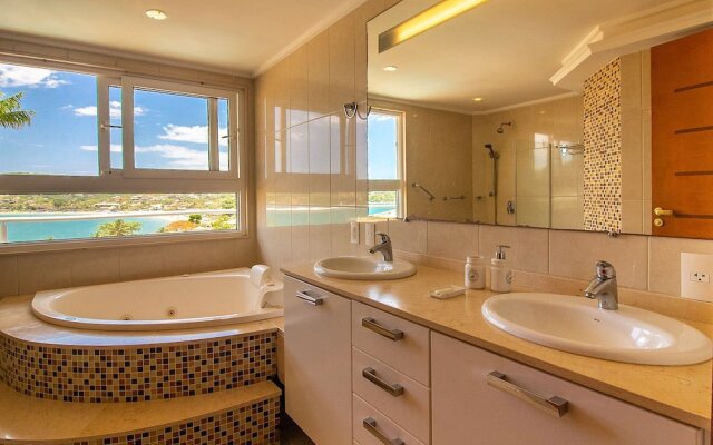 Maravilhosa Mansão em Frente à Praia