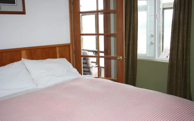 Orca Lodge