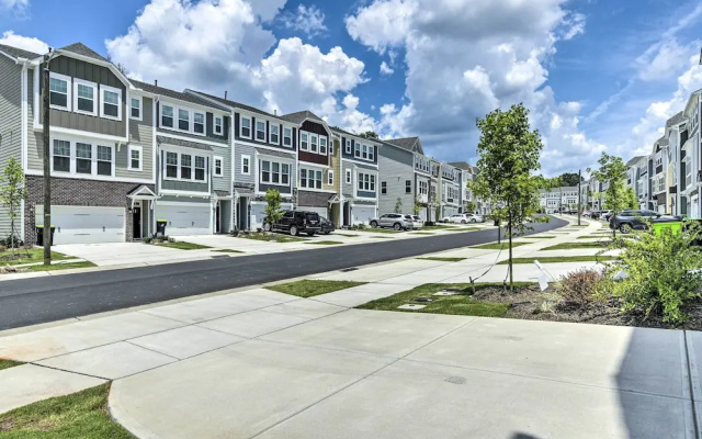 Sleek Durham Townhome Near Dtwn w/ Balcony!