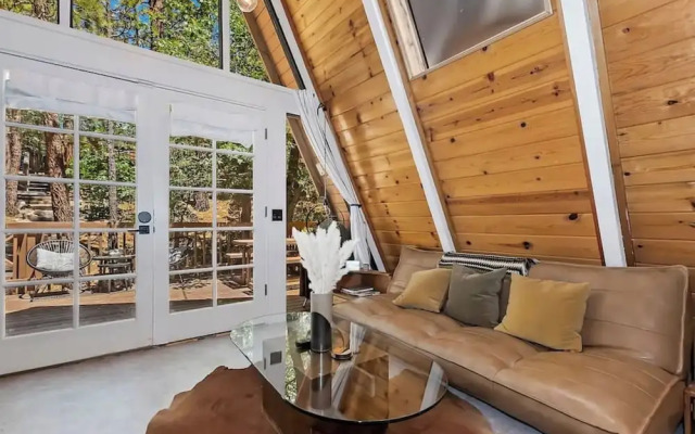 Acute A-frame Cabin w WiFi
