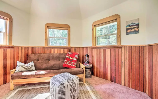 Cozy 'black Bear Retreat' by Mount Rainier!
