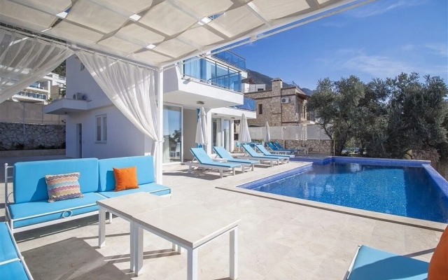 Villa Lotus by Akdenizvillam