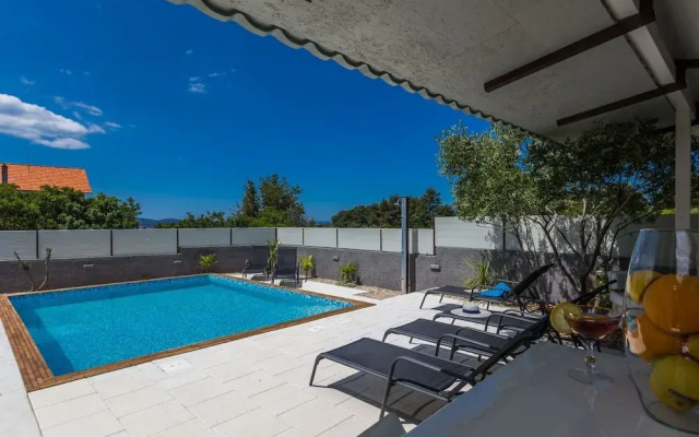 Zadar Lavish and Luxurious Apartment With Private Pool