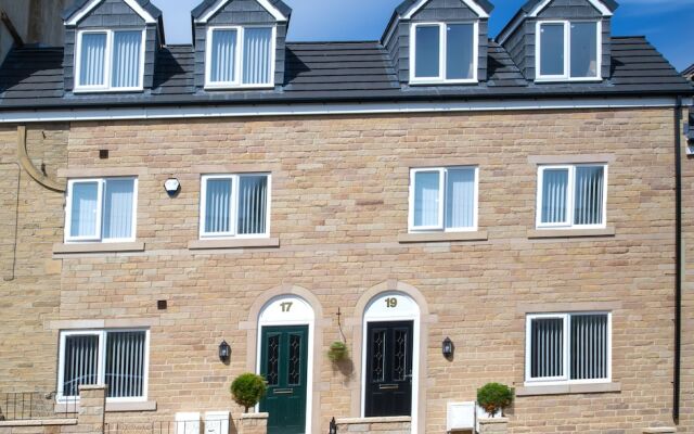 Fantastic Bradford Townhouse 6 bedrooms