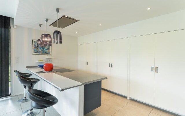 Welcoming Villa in Fouesnant With Swimming Pool