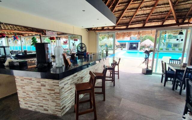 Paradise Beachfront & Nightlife Heart