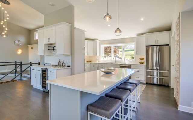 Lafollette Home: Community Pool & Mountain Views!