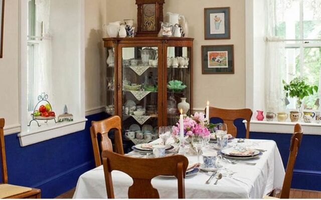 The Artist's Inn and Gallery