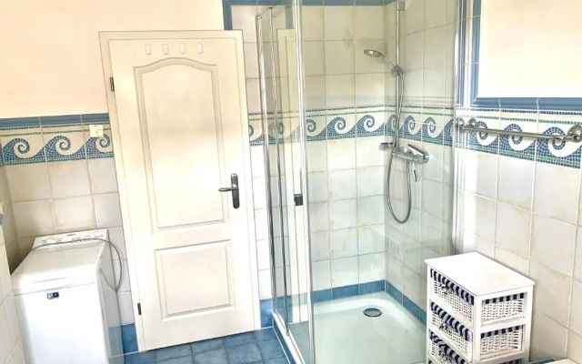 Neue Reihe 43 Villa Regulus OG