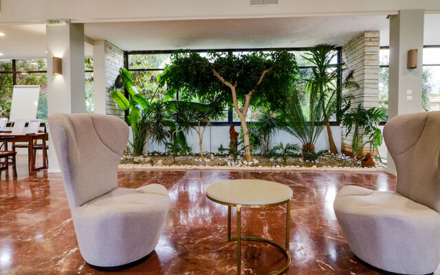 Calamos Beach Family Club Hotel