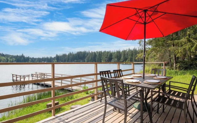 Goss Lake Getaway by Avantstay Lakefront Escape