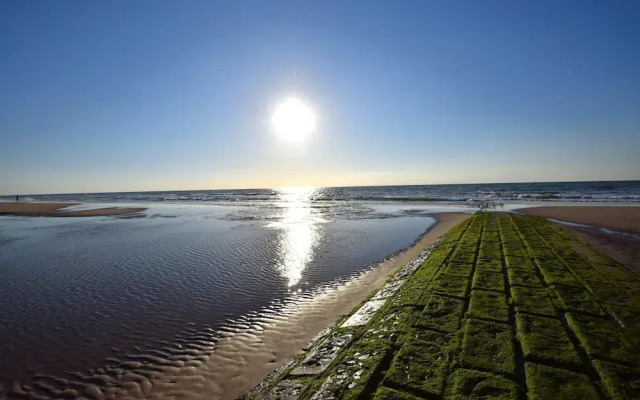 Coastal Apartment in Middelkerke Steps From the Sea