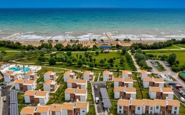 Pareus Beach Resort