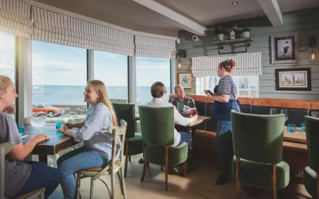 Rock Point Inn