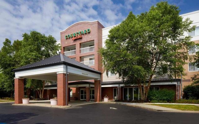 Courtyard by Marriott Edison Woodbridge