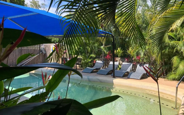 Tropical Palms Resort & 4WD Hire