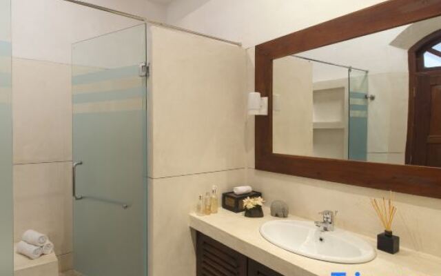 Seven Pillars. 39 Galle Fort