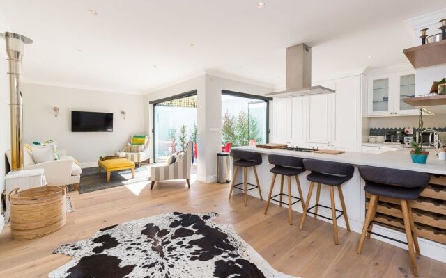 Duncan Road 38 - Adults Only