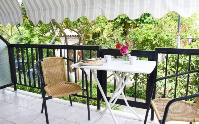 Lemon studio with garden close to beach