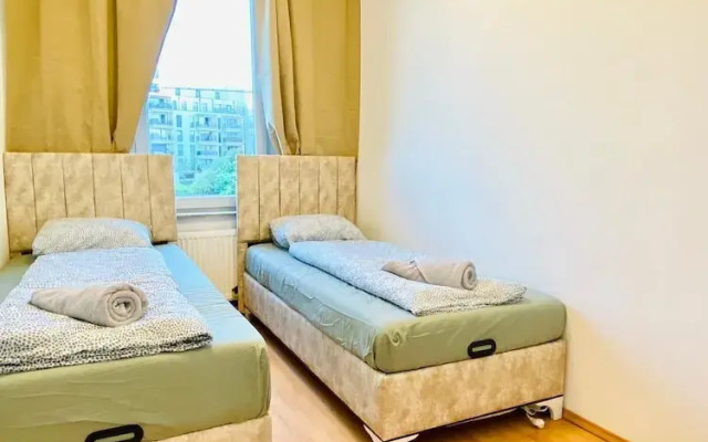 Rooms in Cozy 4BR Shared Apt Central