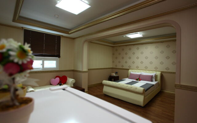 Q Hotel