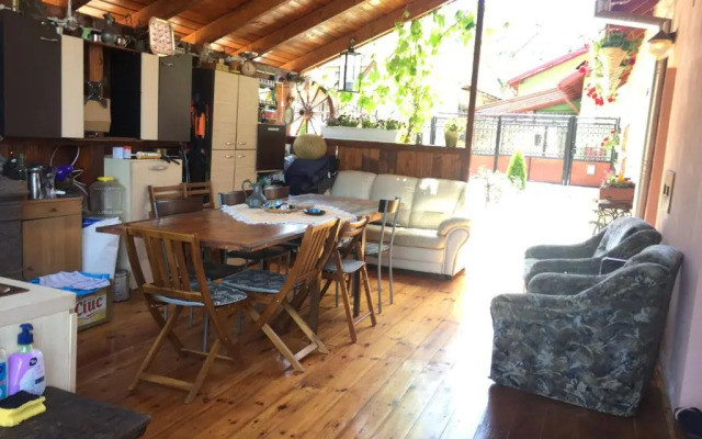 Casa rustica cu terasa